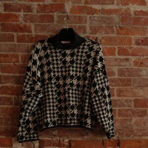 Women's Black/White Geometric Mock Neck